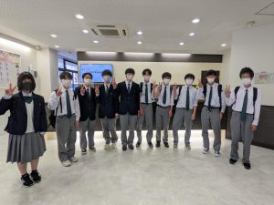富山西高等学校の学生が進路探訪で本校に来てくれました。